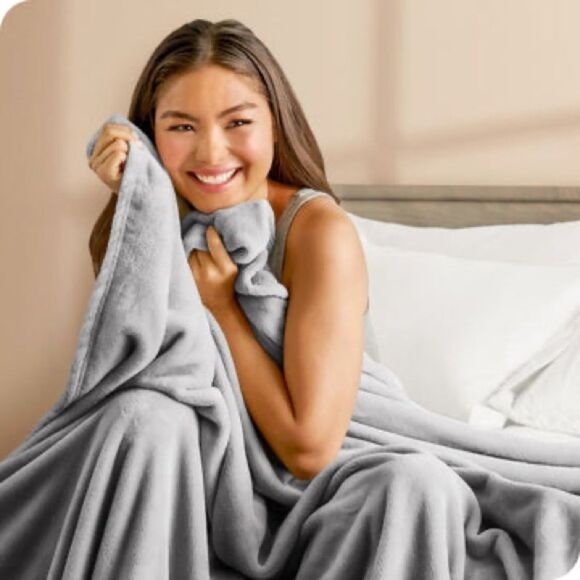 Macys | Full/Queen Luxurious Soft Gray Throw Blanket - Picture 5 of 5